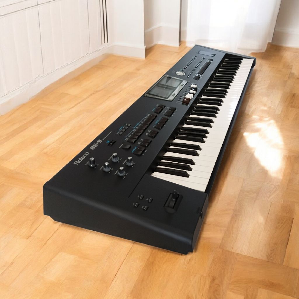 Keyboard Roland BK9 second, lengkap dengan power adapter, bonus pedal Roland