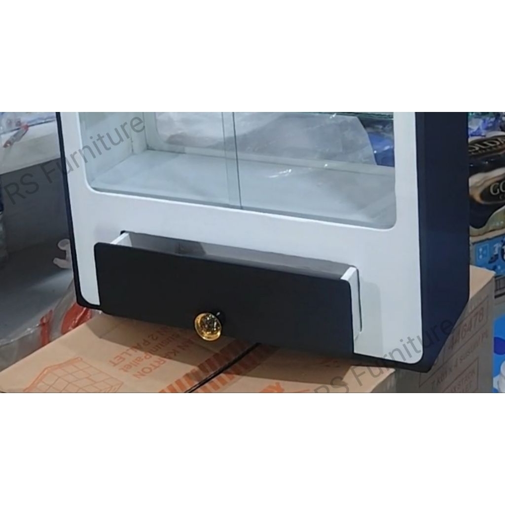 LACI PENYIMPANAN UANG