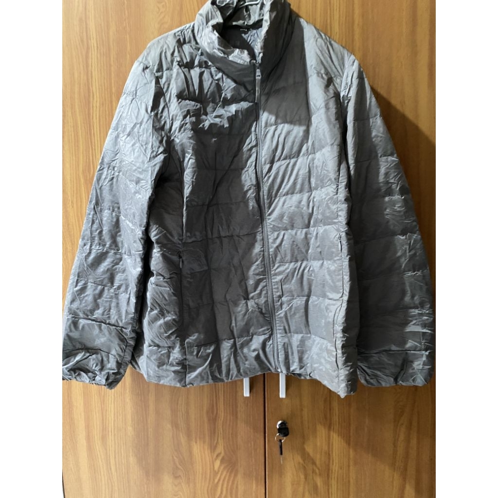 preloved uniqlo ultra light down grey