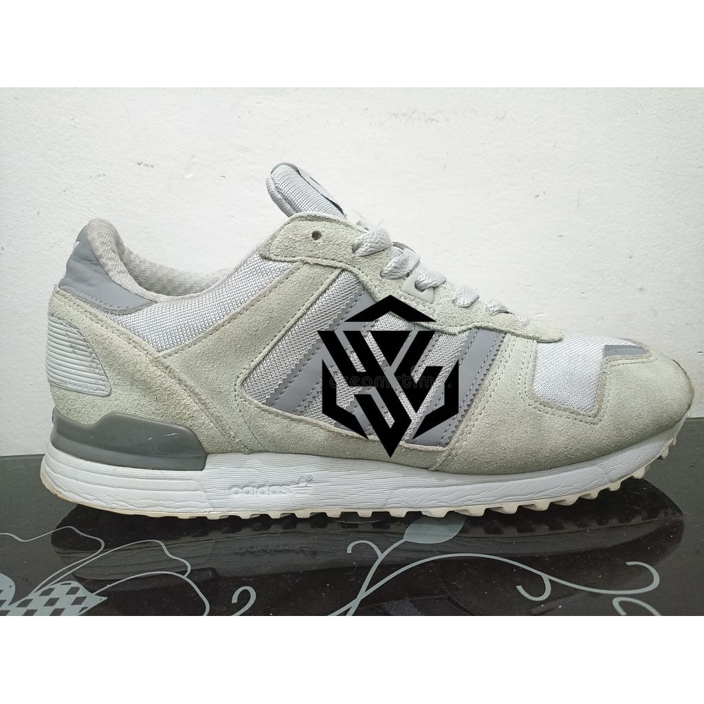 Sepatu Second Ori - AD1D4S ZX 700 size 43,5