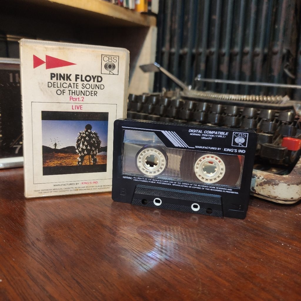 Kaset Pita Pink Floyd The Dark Side Of The Moon