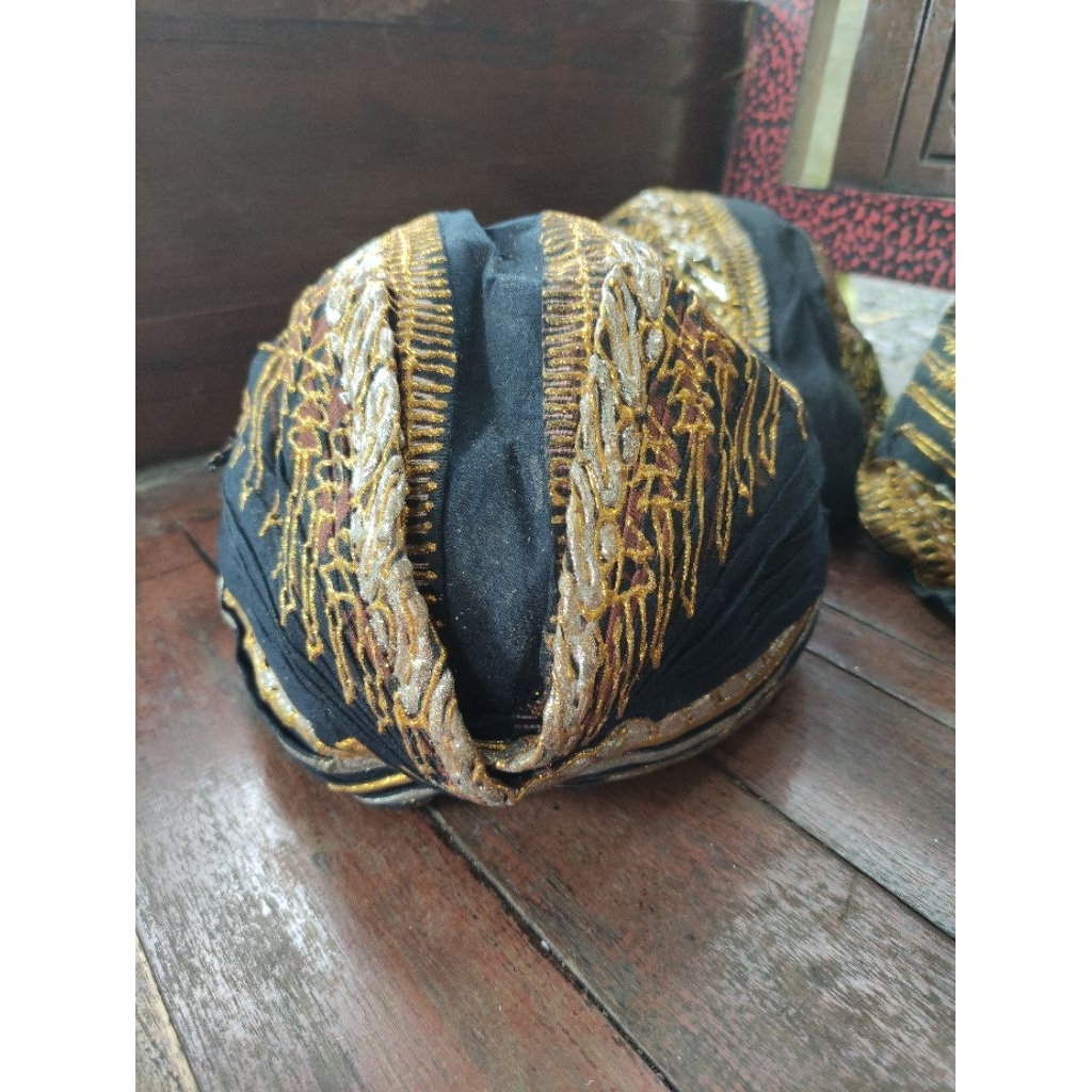 Blangkon prada gaya jogja