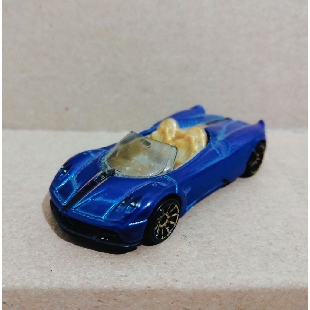 Hotwheels Rare Pagani Huayra Roadster 2017 Blue & Gold Stripe Loose