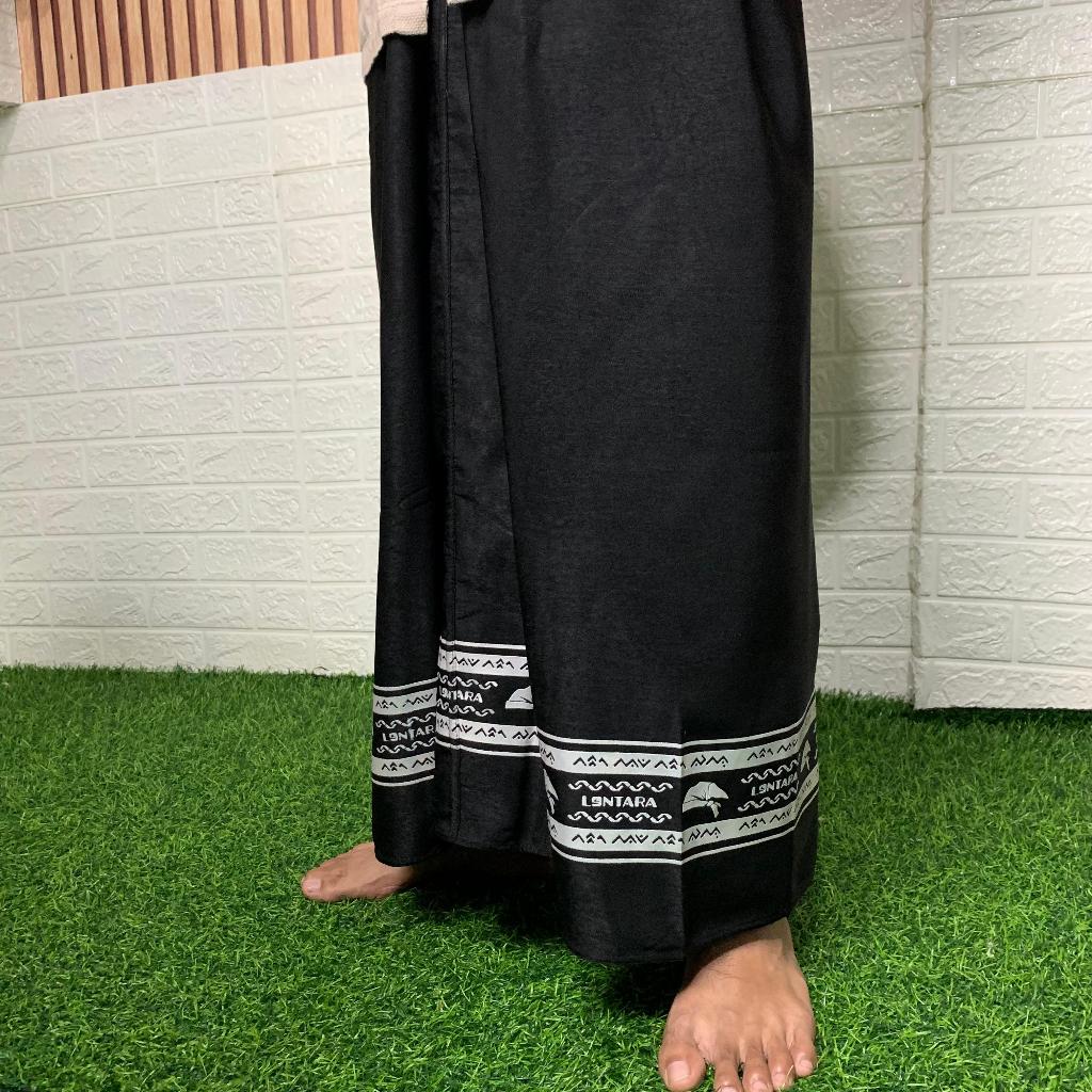 [EKSKLUSIF] Sarung Bugis Lontara Khas Sulawesi Selatan Sarung Hitam Pria Motif Putih Bahan Tessa Pre