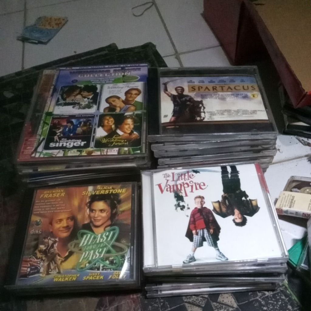 PAKET  VCD  /DVD  UN OFFICIAL  BARAT  22K  10  PCS