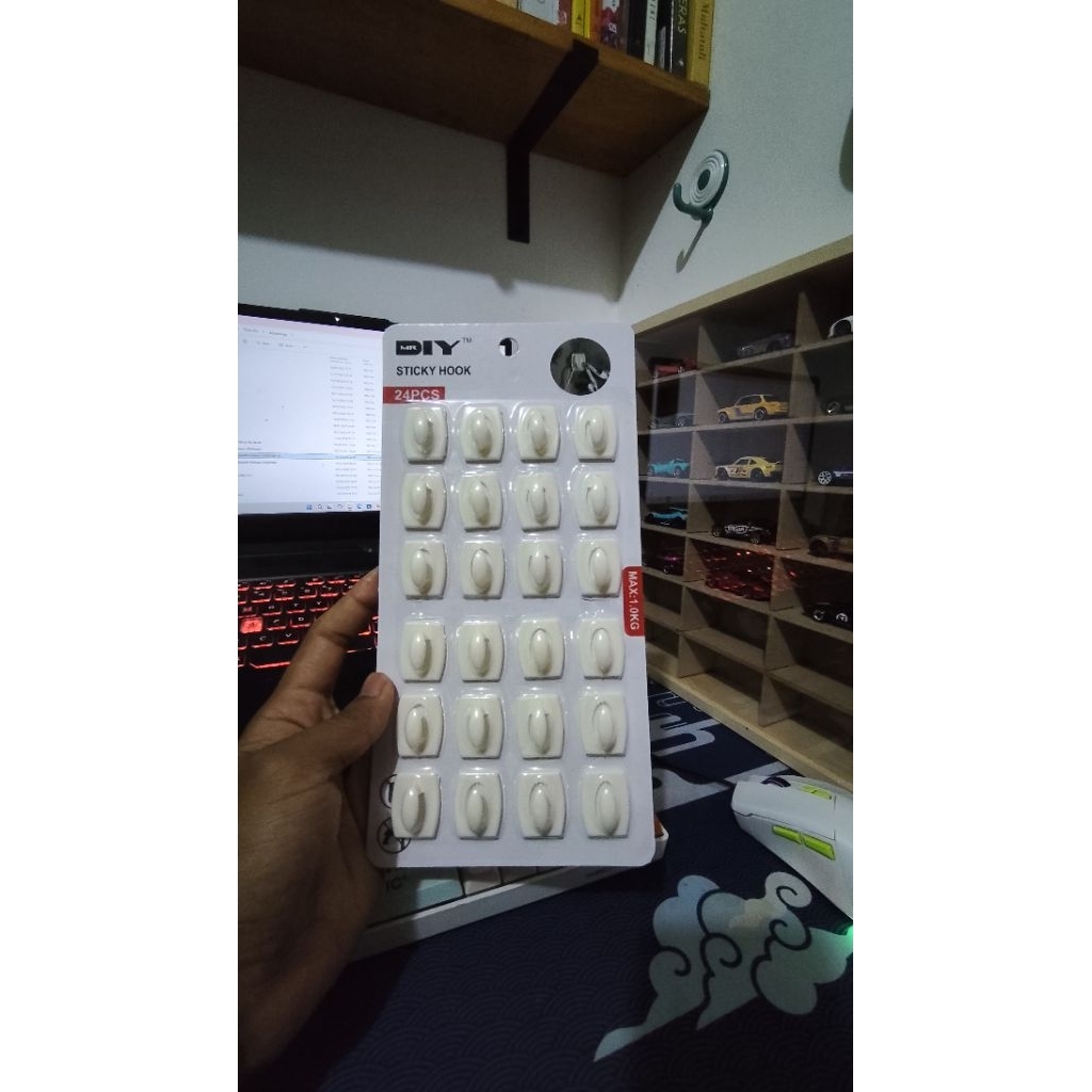 Gantungan Dinding Tempel Mr DIY | Gantungan Hot Wheels 24 pcs | Plastic Hook | Adhesive Hook