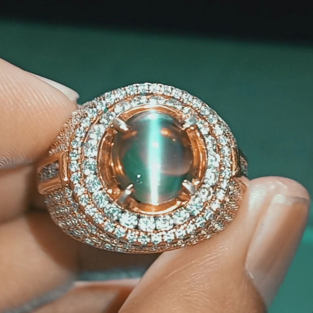 Premium class Batu cat eye Chrysoberyl Sri Lanka no Heat 3 ct