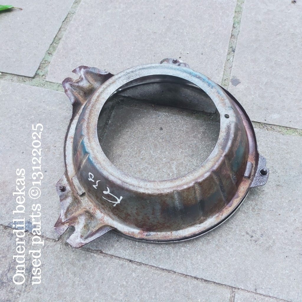frame ring lampu headlamp kanan Toyota Corolla ke30 tahun 1976