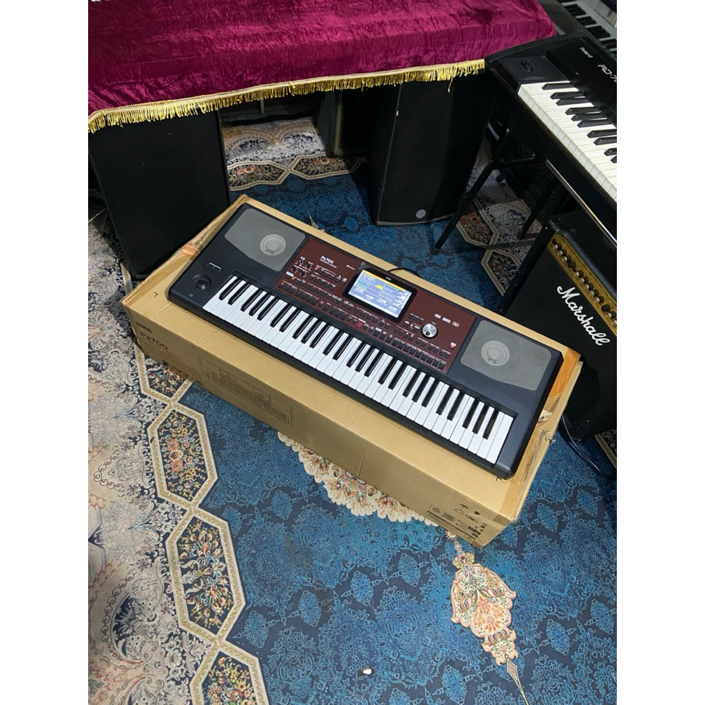 Keyboard KORG PA700