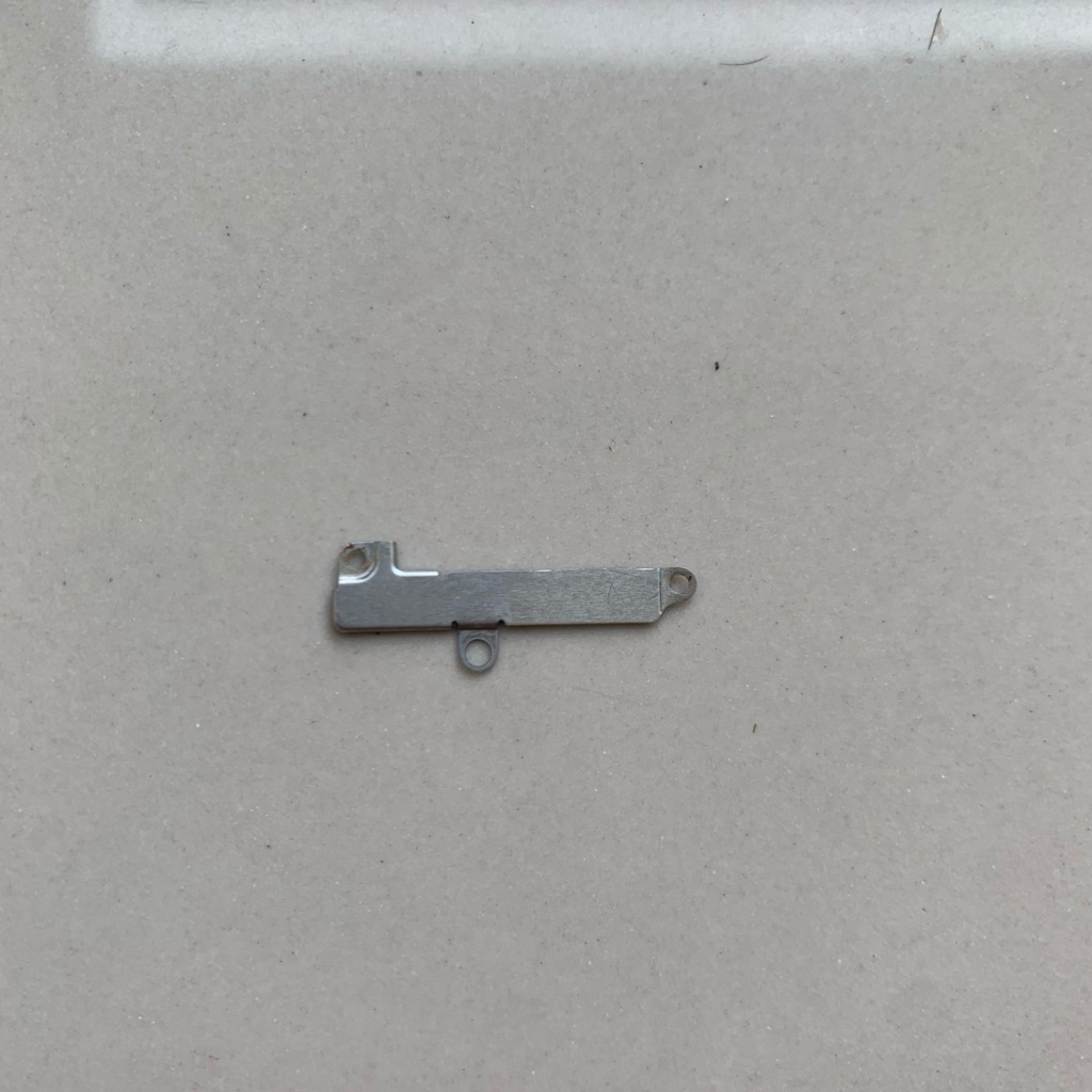 PLAT SENG PENAHAN FLEKSIBEL KAMERA BELAKANG IPHONE 8 PLUS ORI COPOTAN