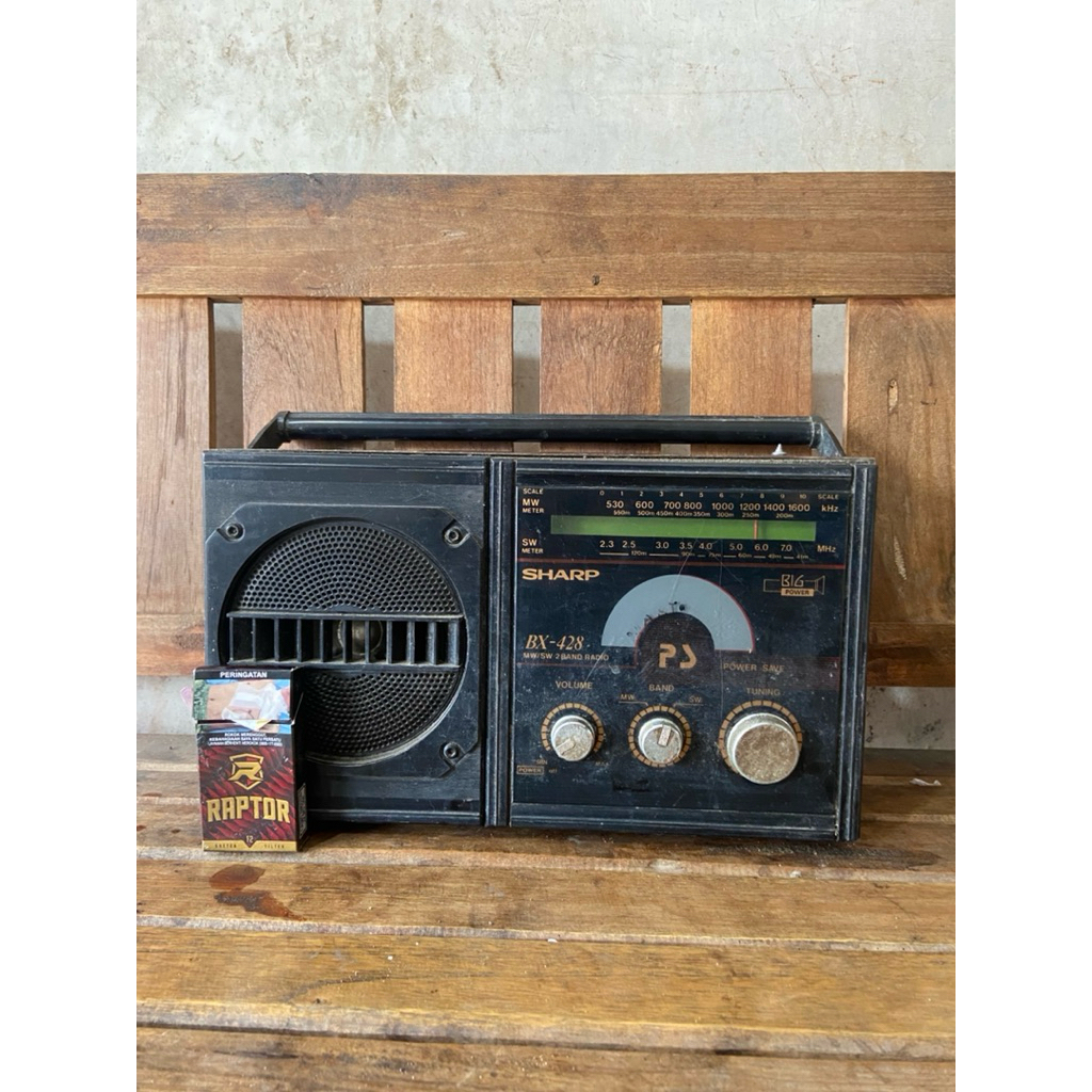 radio sharp antik jadul vintage mesin utuh mati total pajangan saja
