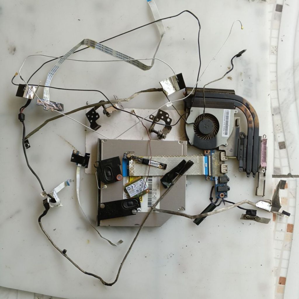 Part Laptop Acer ASPIRE 4830 Speaker on off Webcam Wifi CARD Fleksibel LCD Fleksibel wifi card Fan k