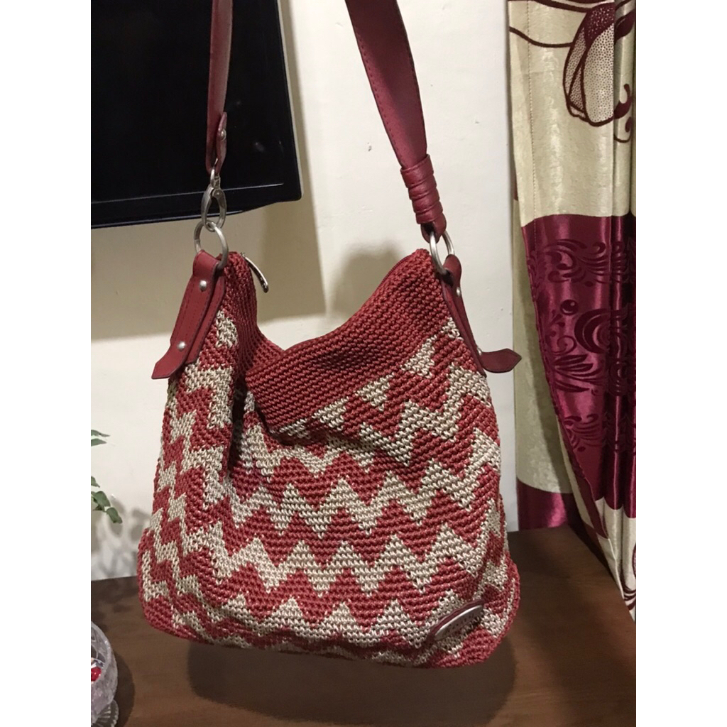 Preloved — Kaay Tas Hobo Rajut Merah Maroon Original