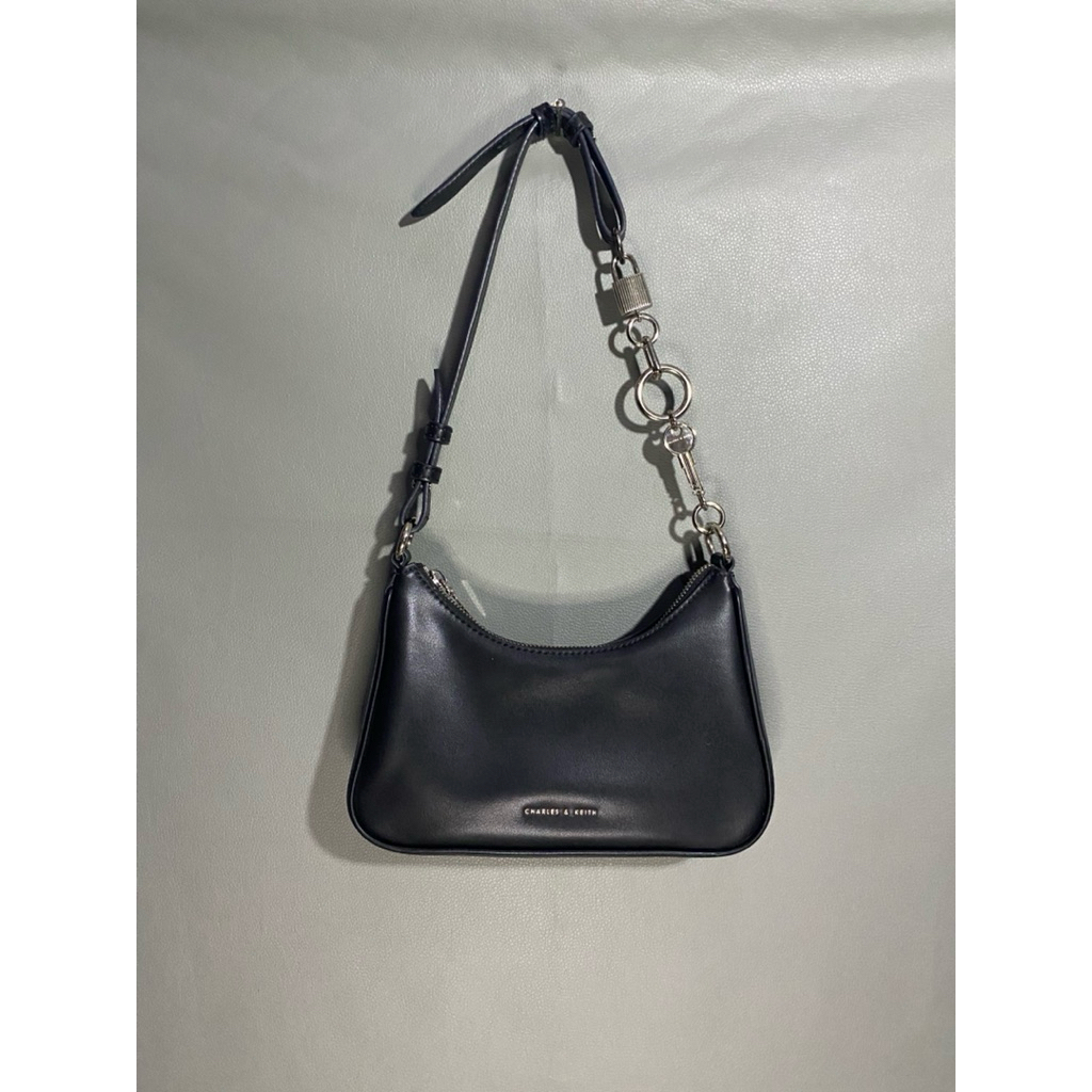 CHARLES & KEITH Lane lock & key chain handle trapeze bag - noir / halfmoon bag / TAS CK / shoulderba