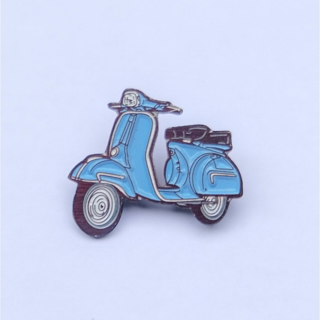 Enamel Pin Vespa Super Premium