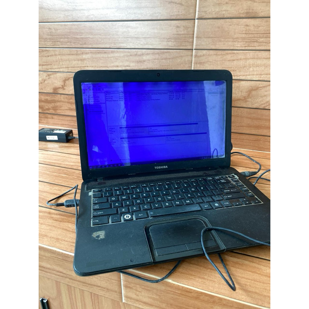 Laptop thosiba bekas