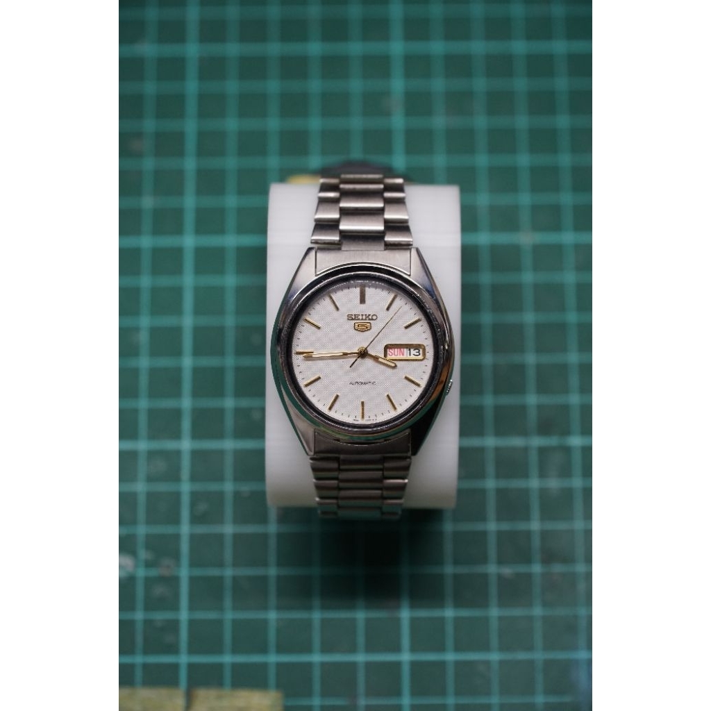 SEIKO 5 White pattern dial– Cal. 7S26-3040