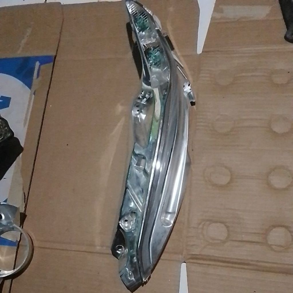 frem Alisa sen set mika alis lampu depan Honda PCX 150  kiri original copotan