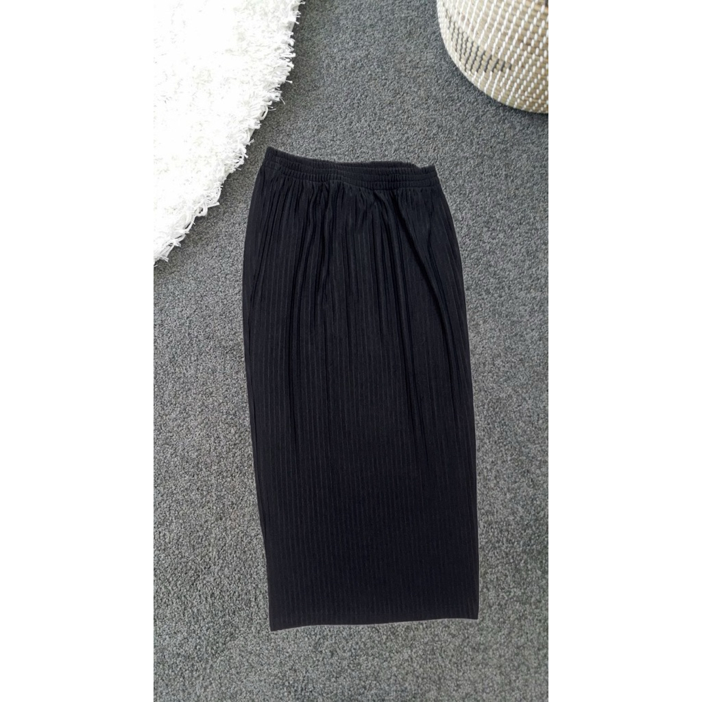 PRELOVED Rok Span Hitam