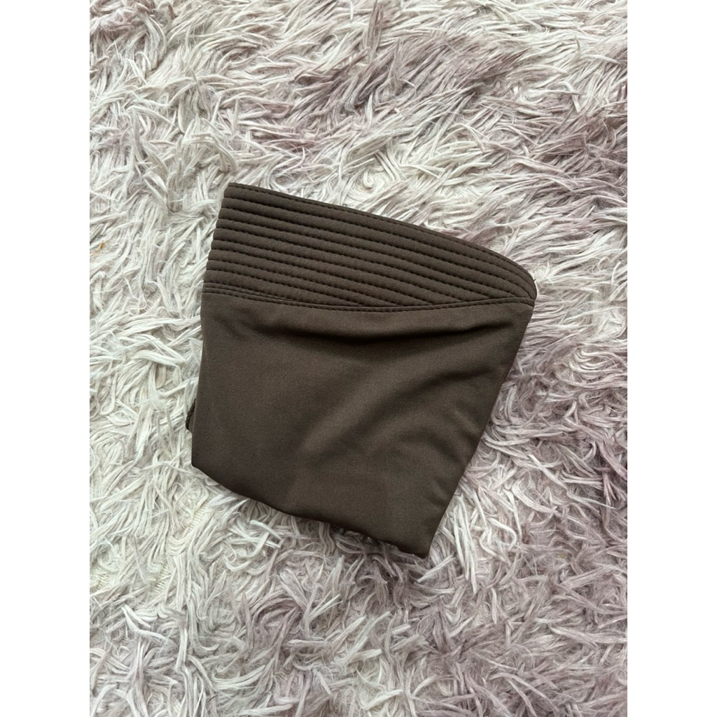 Hijab bergo warna coklat tua