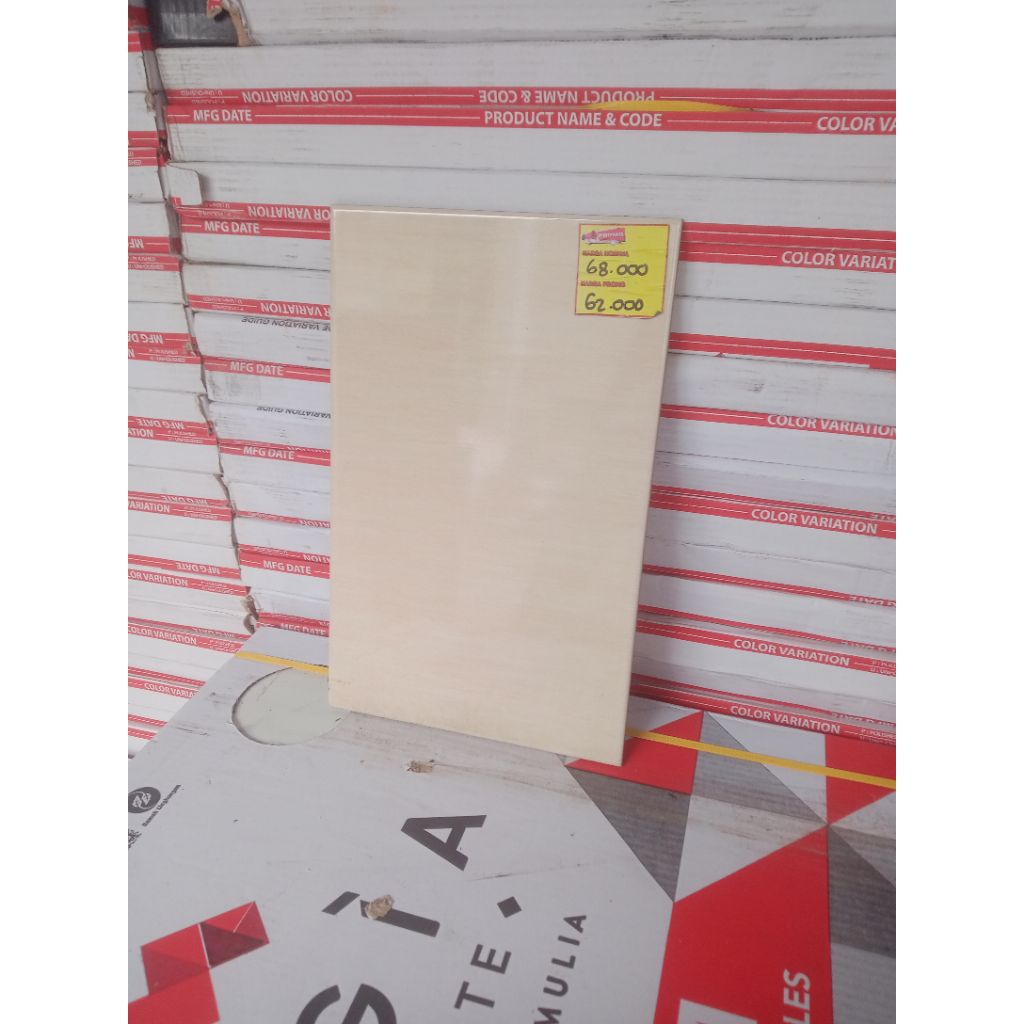Keramik Dinding Carina Beige 25 x 40