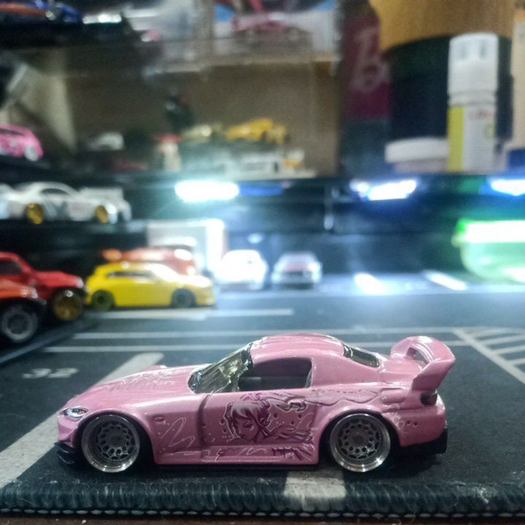 HOT WHEELS HONDA S2000 SUKI PINK WITH CHISAI