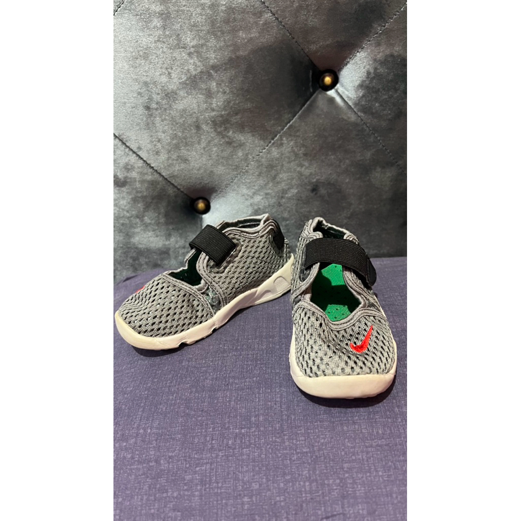 preloved sepatu nike anak size 6c insole 12cm original