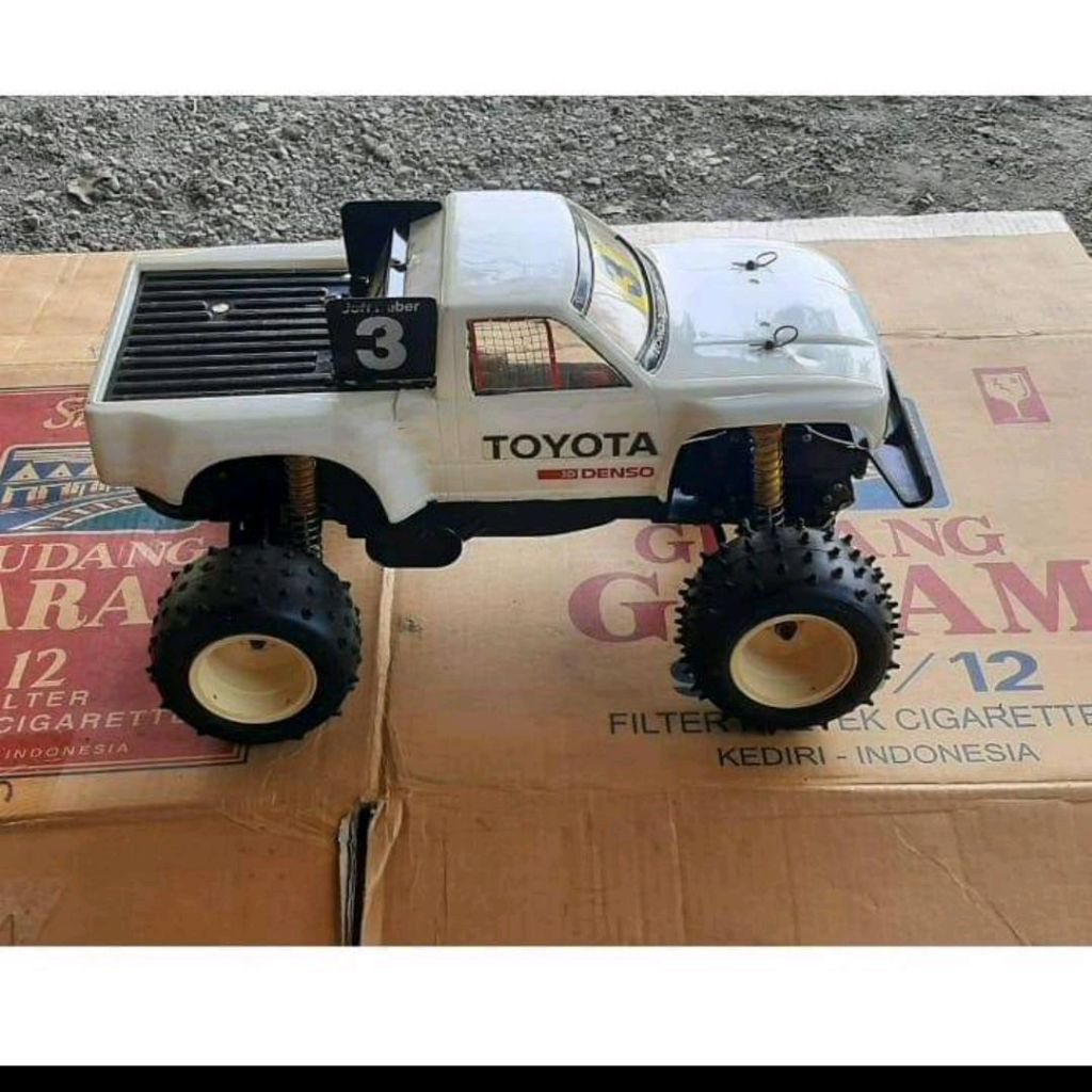 RC TAMIYA TOYOTA HI LUX MONSTER RACER