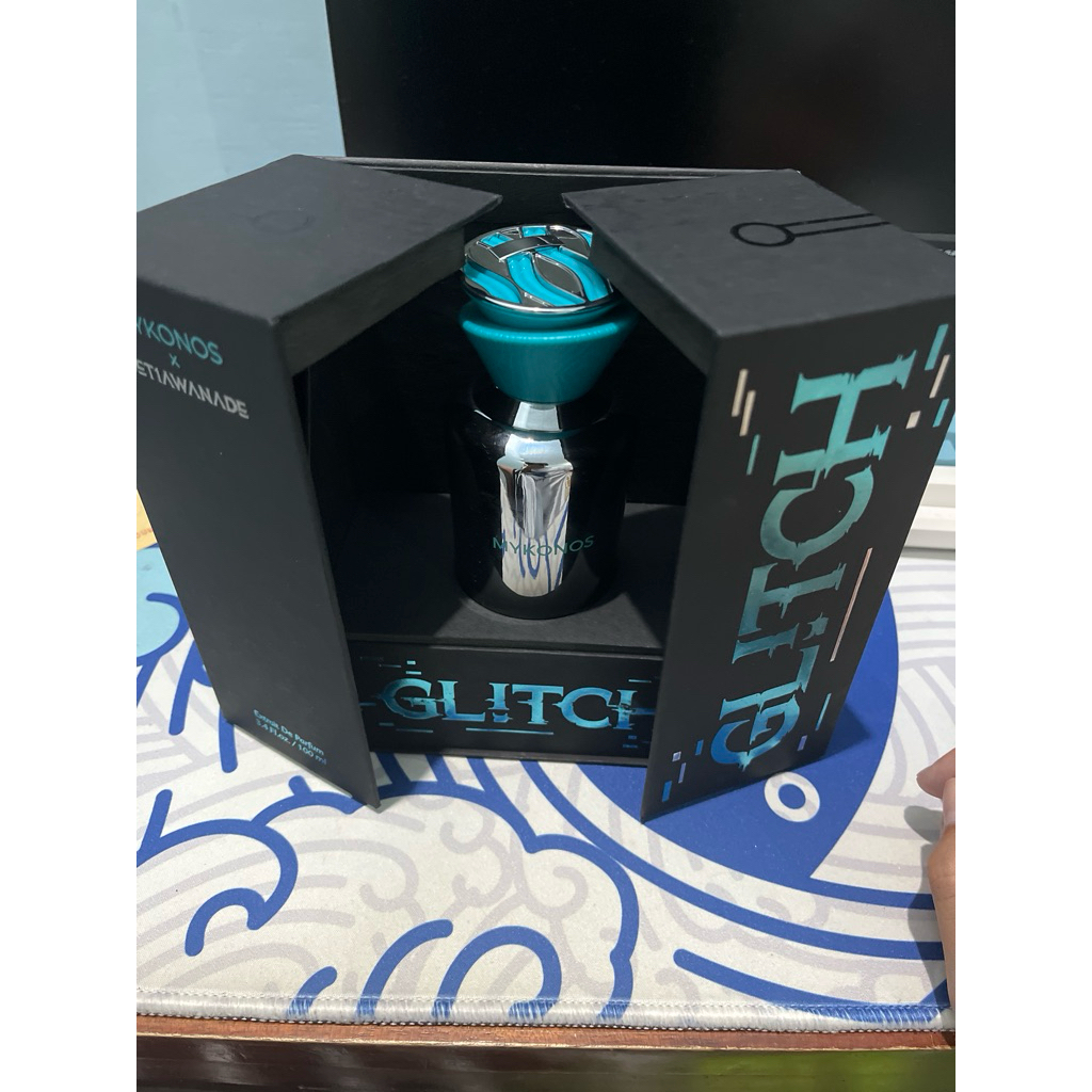 Decant Mykonos Glitch