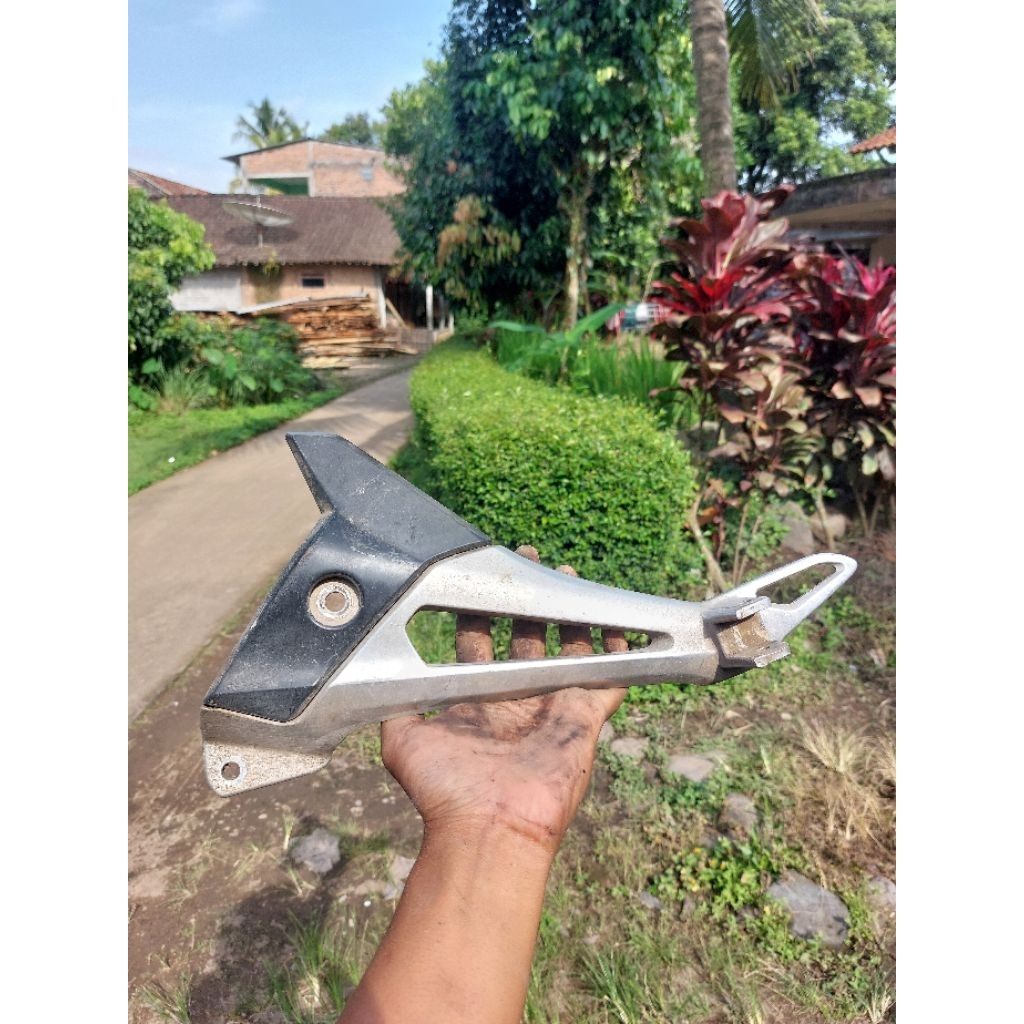 Postep Footstep Belakang Supra X 125 Batman Sebelah Kiri Original