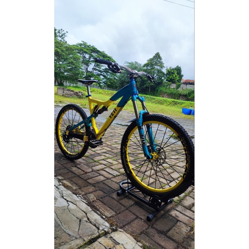Fullbike sepeda MTB YETI 575 size M Anniversary edition 195/250 ,Warna original no repaint mulus