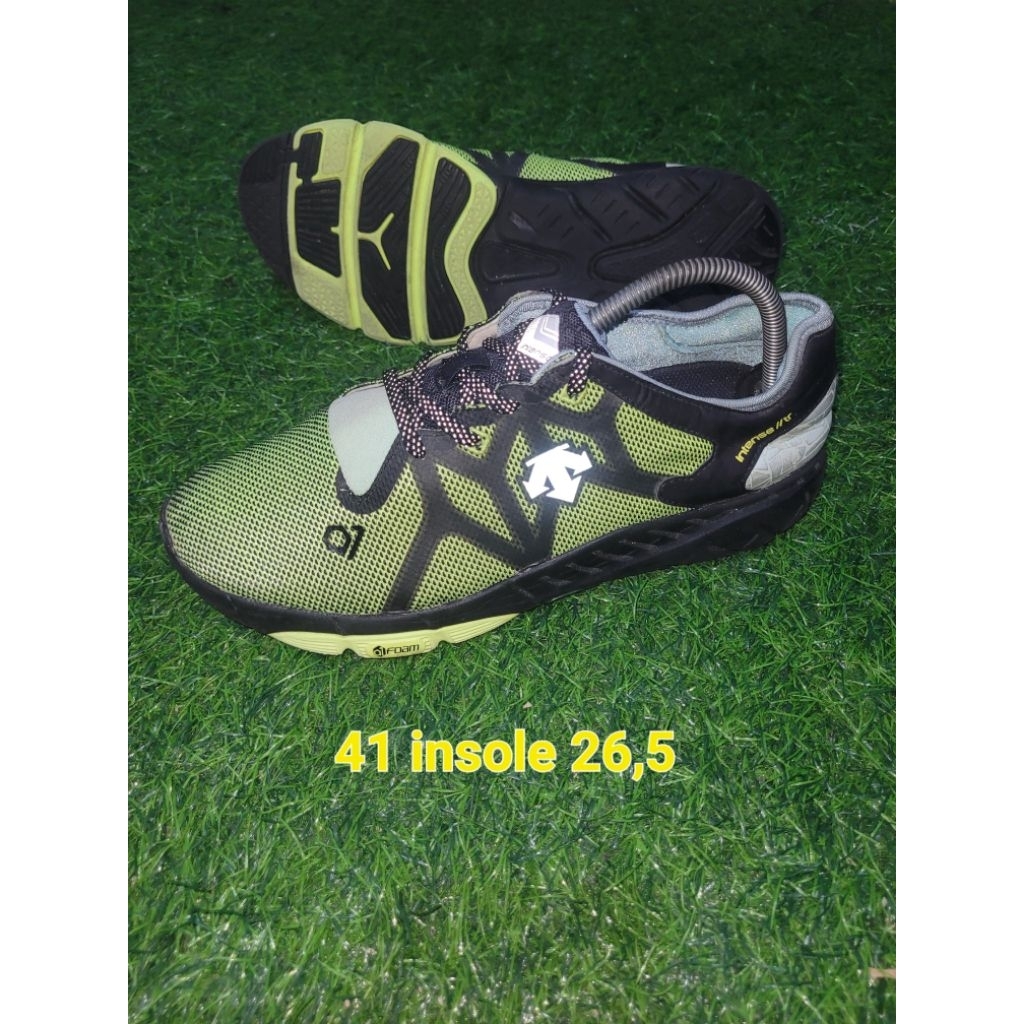 sepatu sneakers s41 descente