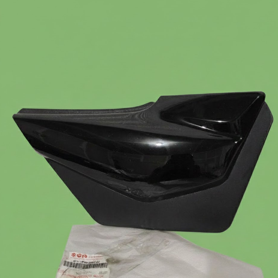 Cover body bodi sambungan tutup aki accu Kanan Hitam Suzuki Thunder 125 Original 47111B45F30NYVU ASL