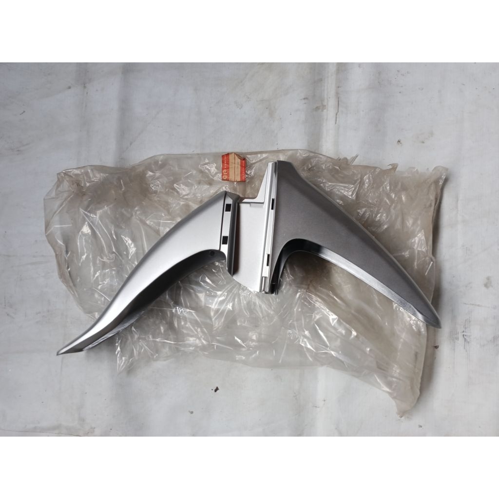 Spakbor depan Suzuki SHOGUN R 110 Kancil Silver Original baru SGP