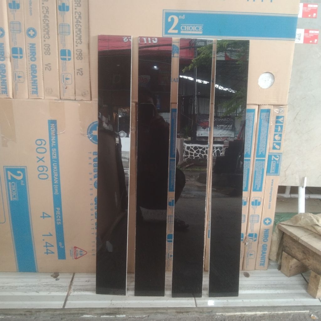 Lis/granit 10x80 hitam polos