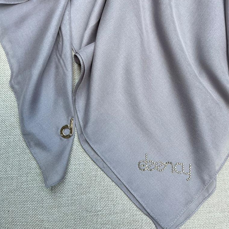 DEENAY HIJAB LIZA LIGHT GREY/ABU MUDA  ORIGINAL POLOS TERBARU-115X115 CM-JILBAB WANITA CANTIK-KEURUD