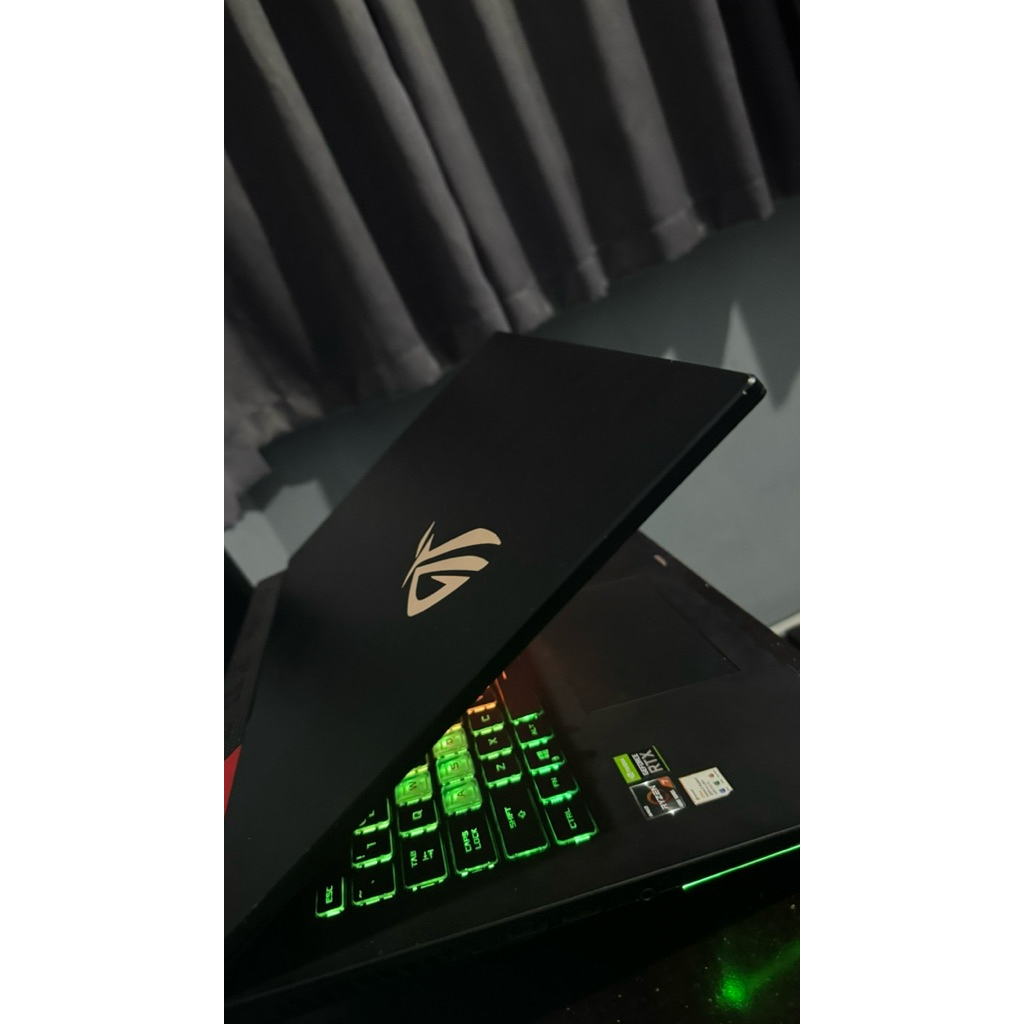 LAPTOP ASUS ROG STRIX G713IC