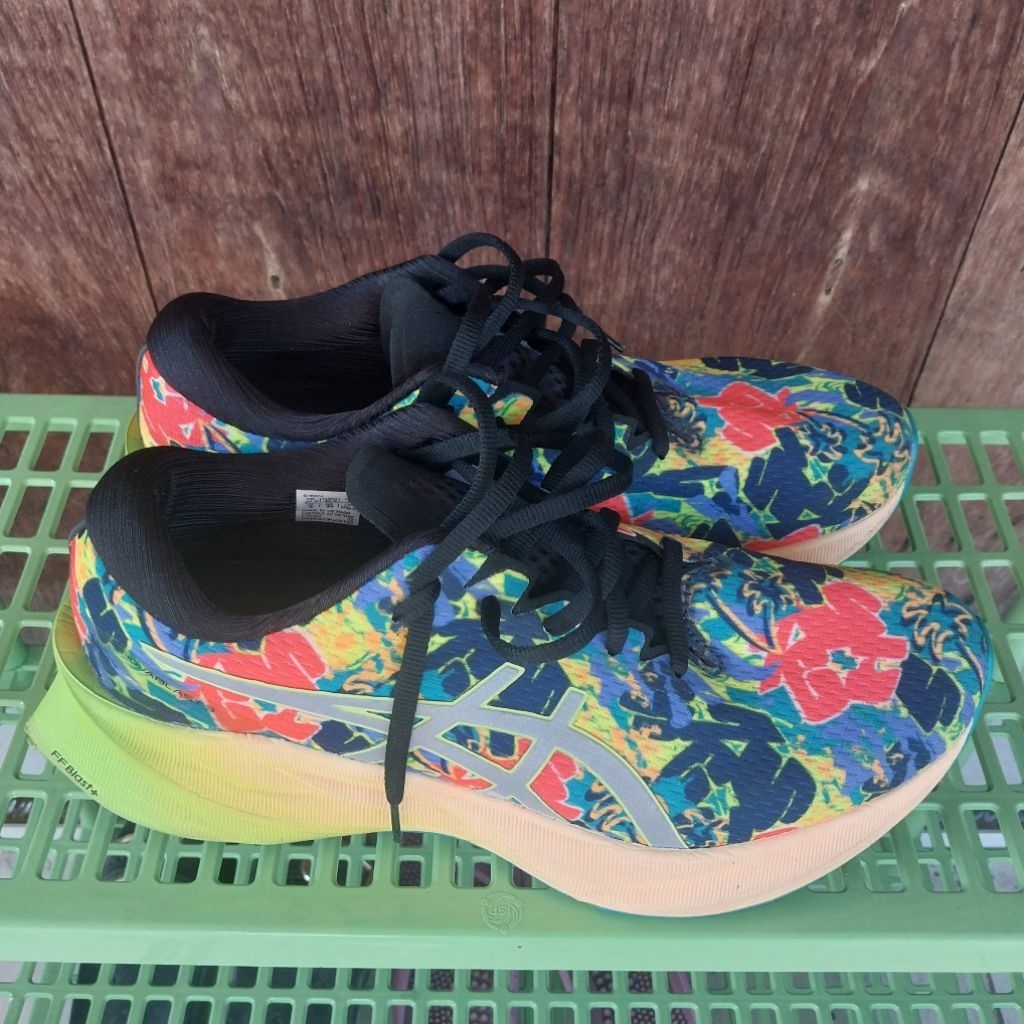 Asics Novablast 3 Rare Special Edition Lite Show