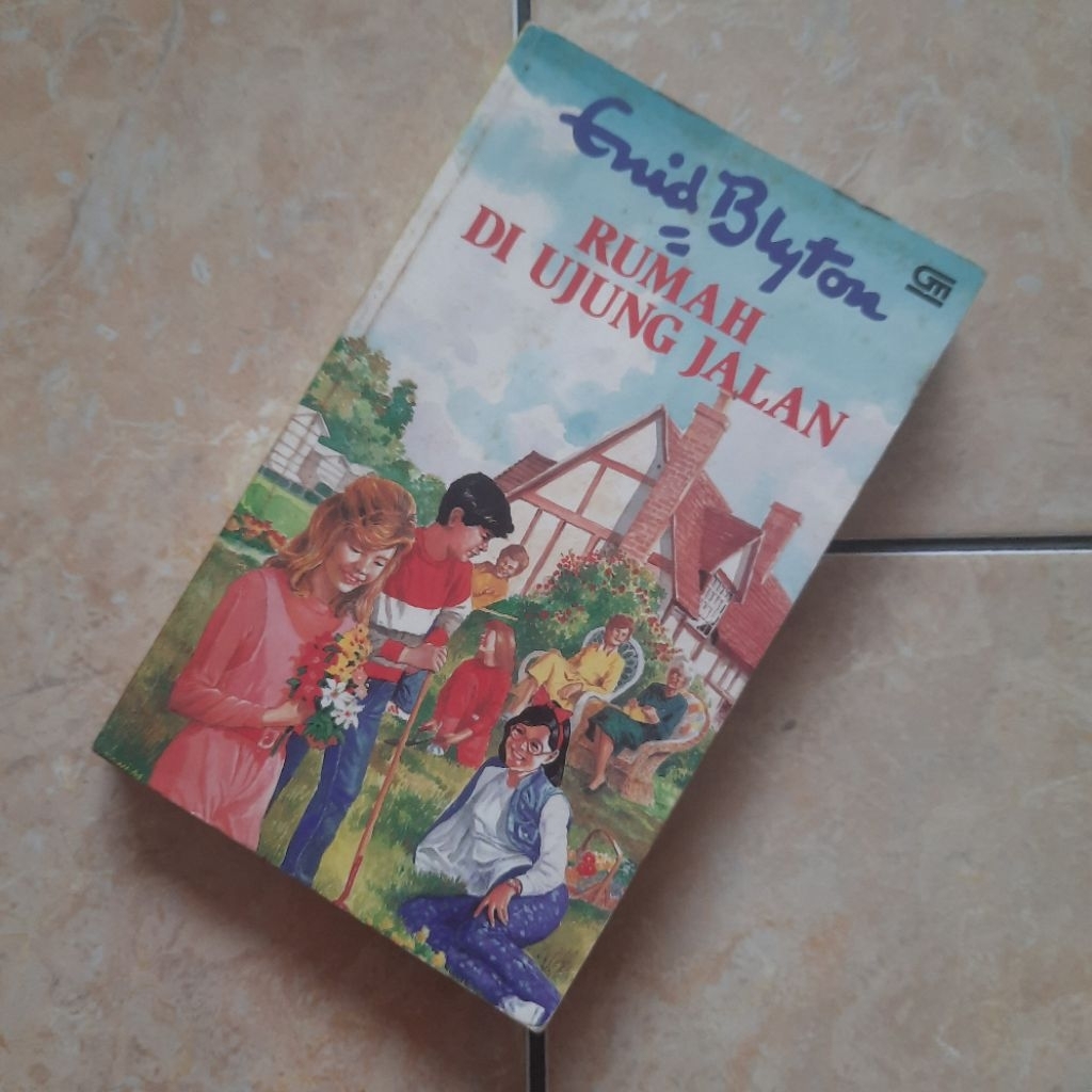 Novel Remaja Rumah Di Ujung Jalan Enid Blyton Original