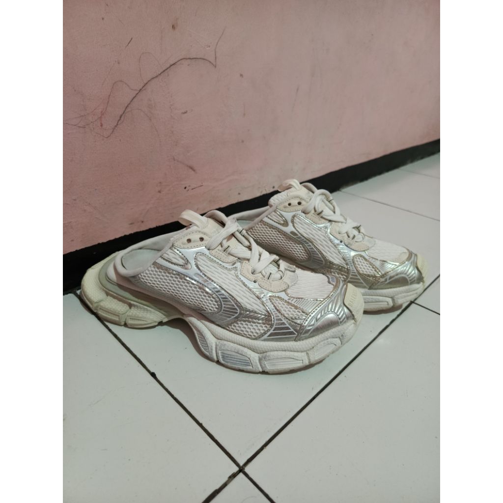 Sepatu Sneakers B4I£nc4g4 3XL Mules Silver White size - 41 fit to 42,5