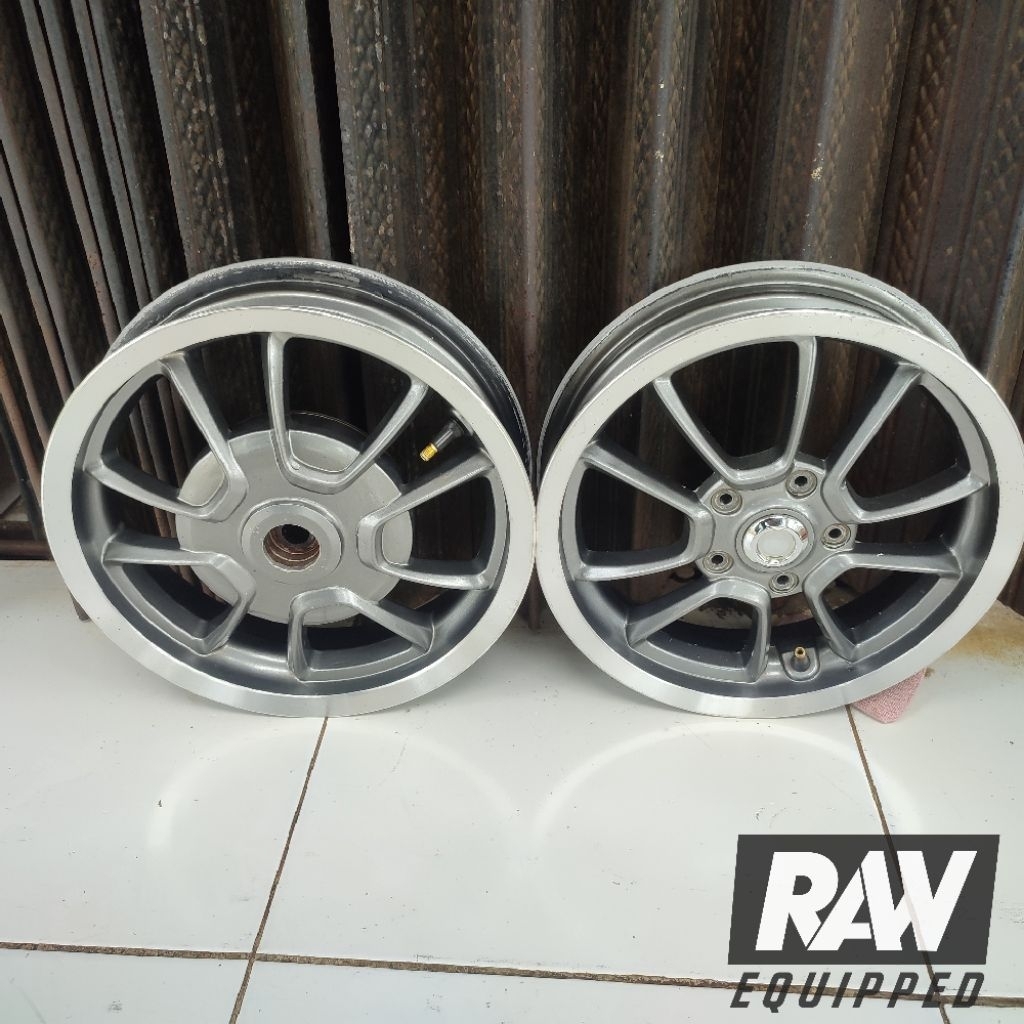 2nd Velg 1SET VESPA YATCH Ring 12 Piaggio Original Grey Metallic Polish - Second