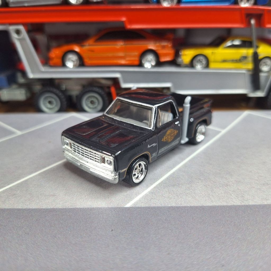 Diecast Hotwheels Dodge Lil Red Express Truck - Ban Karet Base Besi
