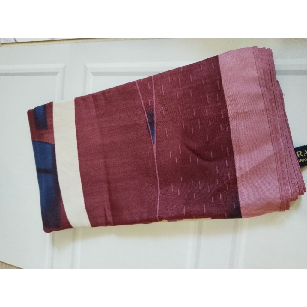 Hijab Azzahra merah pink motif preloved