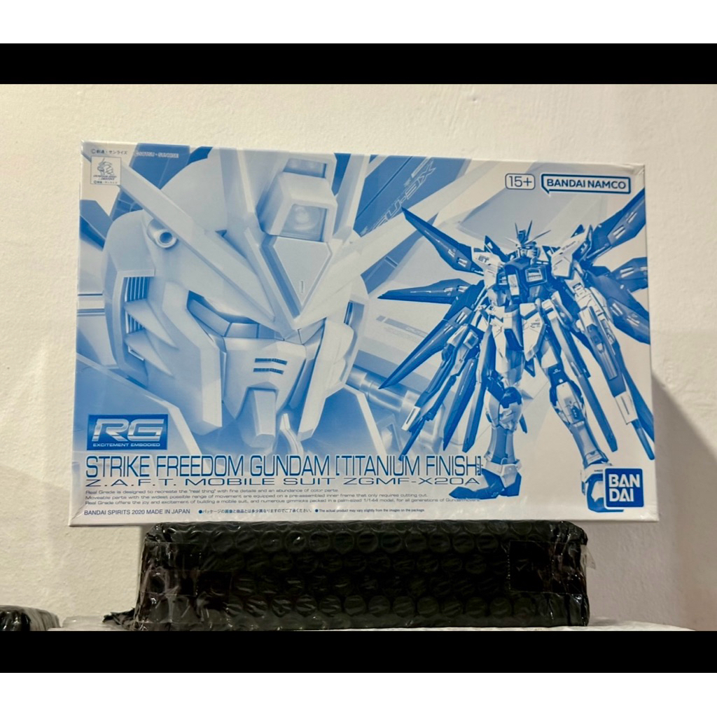 RG 1/144 ZGMF-X20A Strike Freedom Gundam Titanium Finish Model Kit Figure P-Bandai