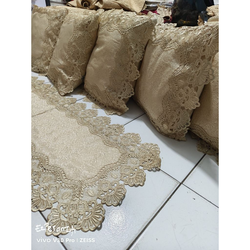 Satu Set 5/Pcs Sarung Bantal Sofa 1/Pcs Taplak Meja Tamu Renda Bordir Import Mewah Elegant Vintage