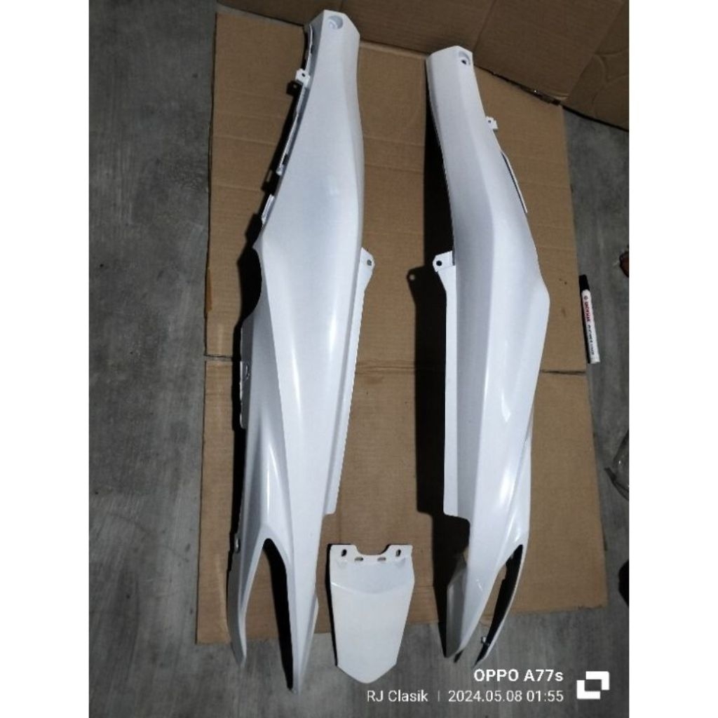 cover body Yamaha Jupiter z robot 2010 putih