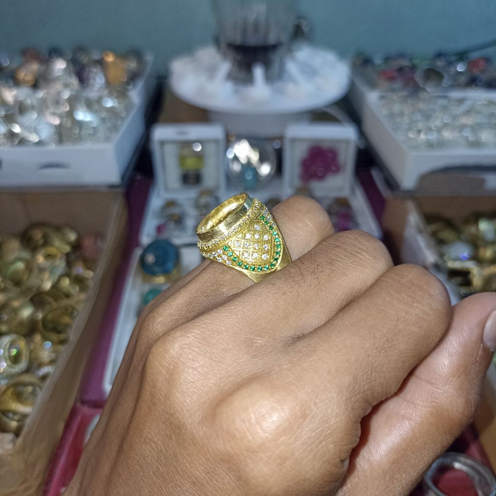 CINCIN/RING/EMBAN/IKETAN BATU AKIK DAN PERMATA MEWAH ISTIMEWA BAHAN KUNINGAN SARI SUPER