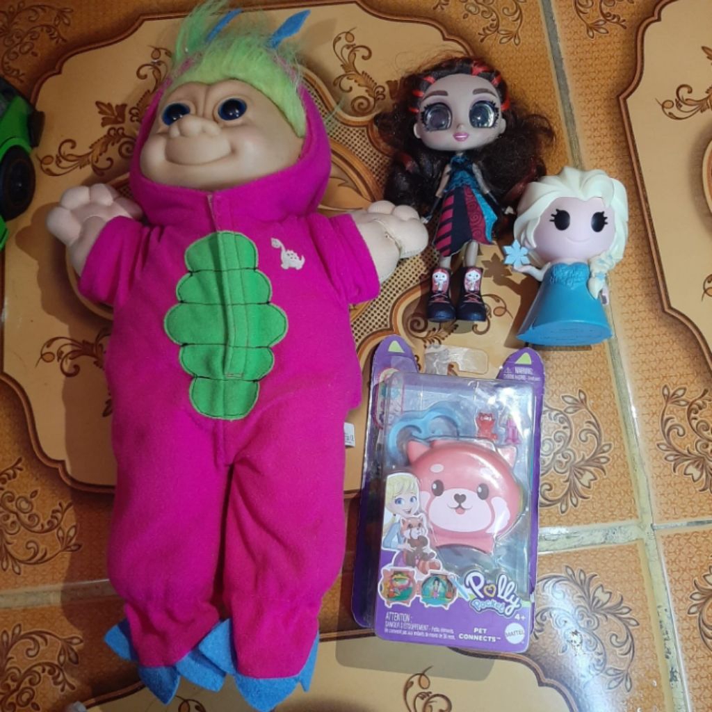 figure boneka trolls vintage Russ ,boneka princess disney Sally doorables adrob , figure princess di