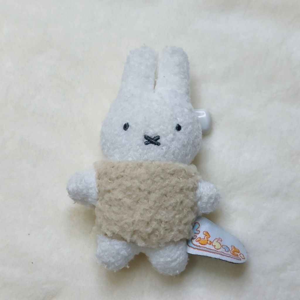 Boneka miffy pin original t-arts
