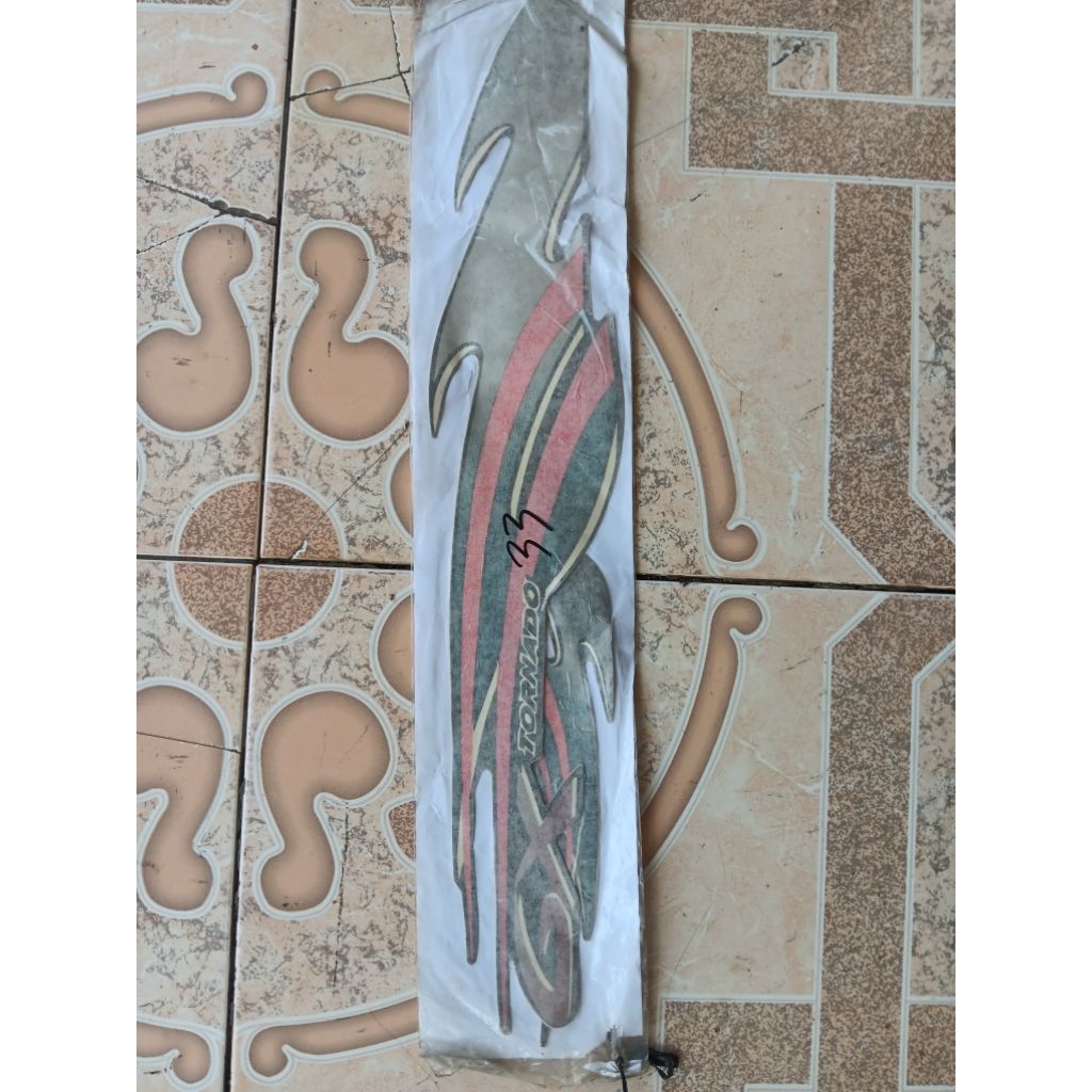 striping stiker suzuki tornado GX warna merah silver